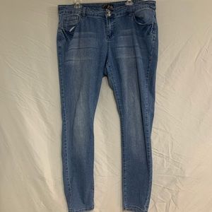 DOTS Plus Size Skinny Jeans Size 16